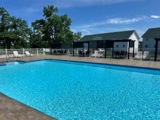 Family Lakefront Oasis - Picture Perfect Retreat - 7