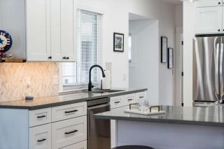 Chic 3 BDR Williams Bay Retreat with Fire pit for 8 - Lake Geneva - 2