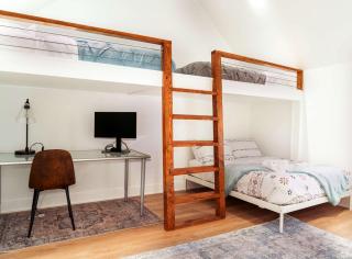 Chic 3 BDR Williams Bay Retreat with Fire pit for 8 - 6