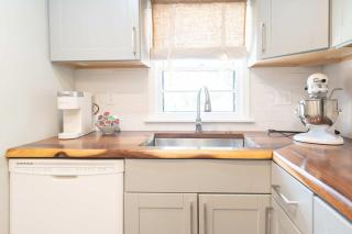 Chic Downtown Lake Geneva Apartment - Sleeps 2 - Lake Geneva - 7