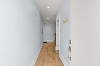 Chic Townhome for 8 w Rooftop - 3