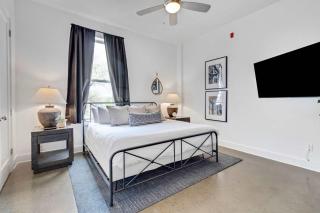 Centennial Park Condo Near Broadway Sleeps 4 - 8