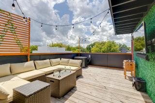 Luxury 3 Bed Close to Downtown - 0