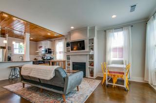 Charming Home - Near DT Pet Friendly - 9
