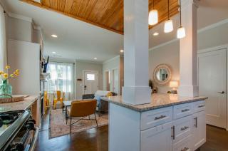 Charming Home - Near DT Pet Friendly - 1