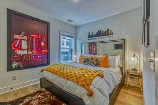 Beautiful Balcony Sleeps 12 4 Miles from Broadway - 6