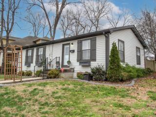 Cozy Getaway - Close to DT Nash & Germantown - 7