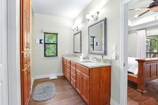 Beautiful Lakefront Cabin - Something For Everyone - 2