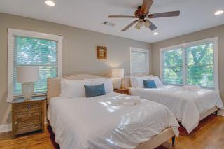 Perfect for Groups - Fenced-In Yard Pet Friendly - 6