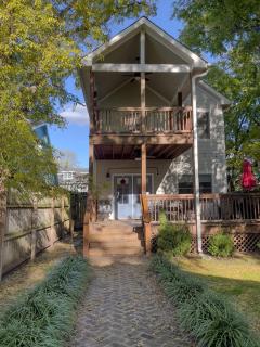 Perfect for Groups - Fenced-In Yard Pet Friendly - 0