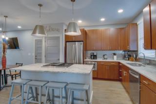 Great Family Home near Downtown - 9