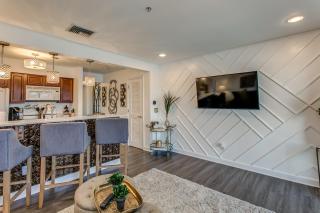 Riverfront Condo Minutes from Broadway - 5