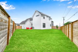 Chic Modern Farm Haus - Minutes to Everything - New Braunfels - 6