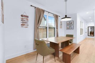 Chic Modern Farm Haus - Minutes to Everything - 1