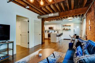 Stellar Condo Sleeps 4 10 mins from Broadway - 7