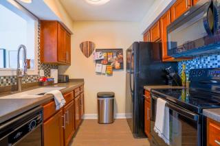 Riverfront Condo Centrally located Near DT - 1