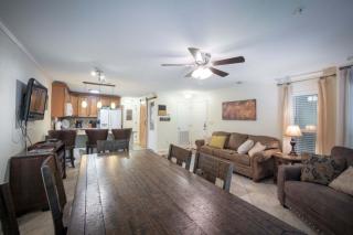 Waterwheel Hideaway - Cozy Condo for 6 with Resort-style Amenities - New Braunfels - 9