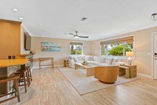4611 Doris, Private Pool Home, Walk to the Beach, Modern Coastal Style - 6