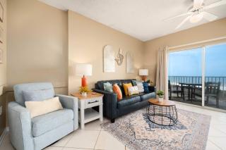 Cozy Beachfront Condo - Sauna Pools & Views - 3