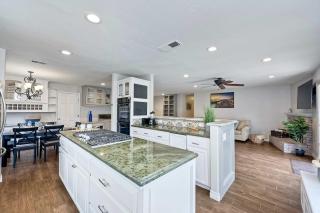 Carlsbad Charm - 3BR Stunner - 7