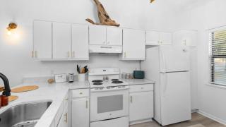 Spacious Family-Friendly Retreat - Walkable to Beach - 4