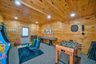 Cabin in Blue Ridge Hot Tub Games & Creek - 1
