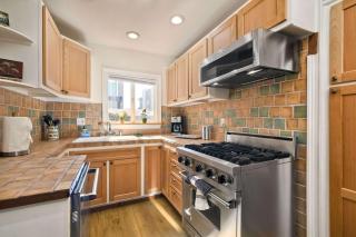 Vintage Beach Bungalow - For 6 - Oceanside - 9