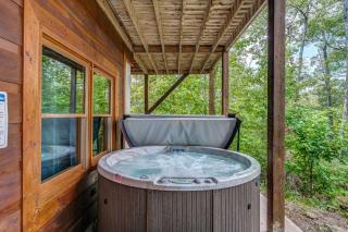 Cabin near Blue Ridge - Hot Tub Fire Pit Games - 7