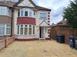 Lux flat- Sleep 5-2 min walk- Perivale Station - 8