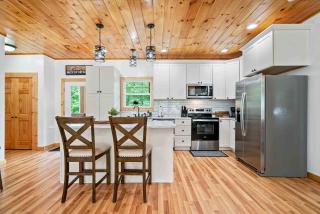 New Listing - Luxurious Mountain Home for 8 with amenities - 2