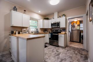 Historic 2BR • Walk to Dining • Porch Yard - Cary - 2