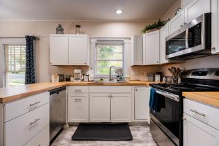Historic 2BR • Walk to Dining • Porch Yard - Cary - 1