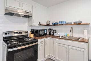 Cozy 2BR Entire Flat Near Downtown - 4