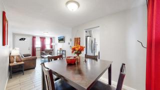 Cozy King Bed Hideaway Near Top Concerts & Sports - 2