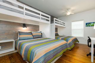 Comfy 3bdr - Right in Town Sleeps 10 - 8