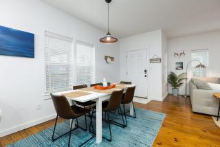 Comfy 3bdr - Right in Town Sleeps 10 - 1