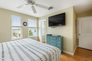 Prime Location 5 Bedrooms - Pool Sleeps 12 - 3