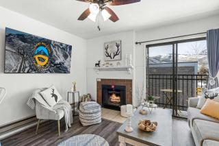 Cozy PC Condo - Top Floor Studio - 8