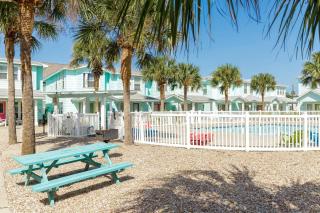 Resort Pool & Pet Friendly - Sleeps 9 - 7