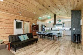 Delightful 3 Bedroom - Pets Monthly Rates - 1