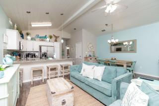 Fun 4 Bedroom - Resort Pool Sleeps 12 - 8