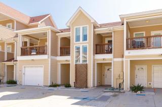 Fun 4 Bedroom - Resort Pool Sleeps 12 - 1