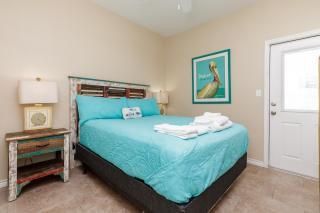 Fun 2 bedroom - Pets Pool Sleeps 6 - 9