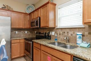 Fun 2 bedroom - Pets Pool Sleeps 6 - 2