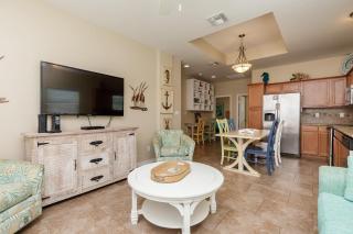 Fun 2 bedroom - Pets Pool Sleeps 6 - 3