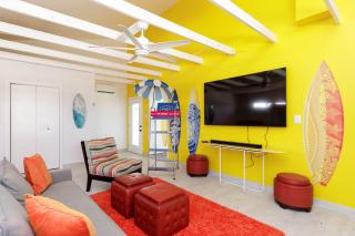 Stylish 3 bedroom - Pool Pets Sleeps 10 - 6