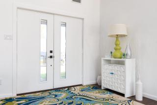 Stylish 3 bedroom - Pool Pets Sleeps 10 - 4