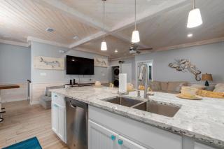 Modern Comfort 3 Bedroom Pets - 7