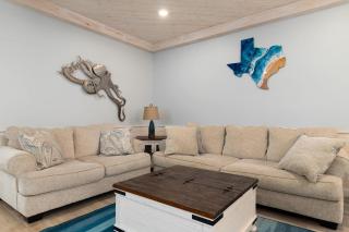 Modern Comfort 3 Bedroom Pets - 2