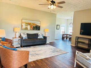 Farm to Coastal-Near Beaches, OWA, Foley Sportsplex, Shopping & Barber's Marina - Elberta - 0